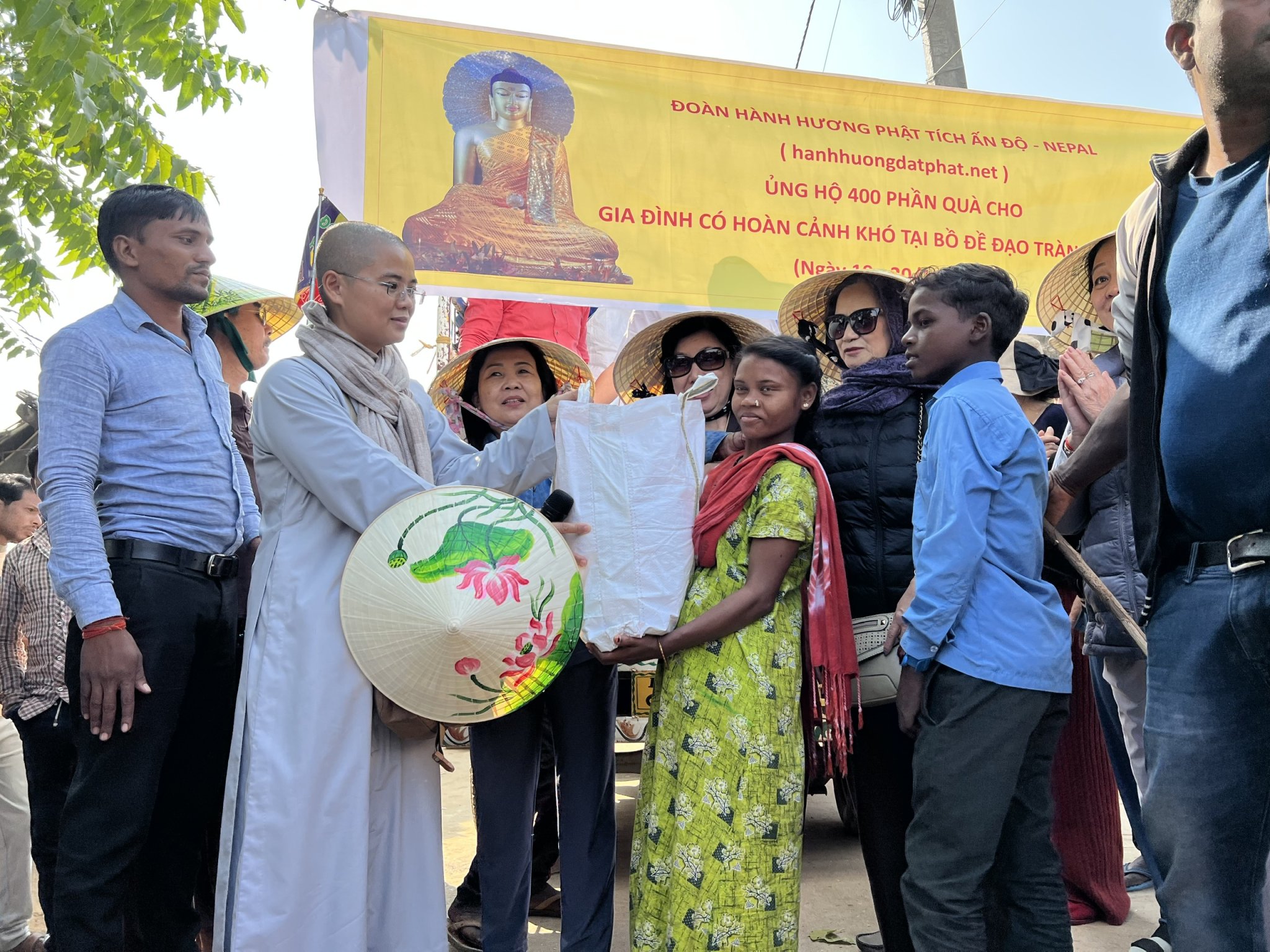 BodhGaya - Từ thiện vùng quê nghèo Bồ Đề Đạo Tràng